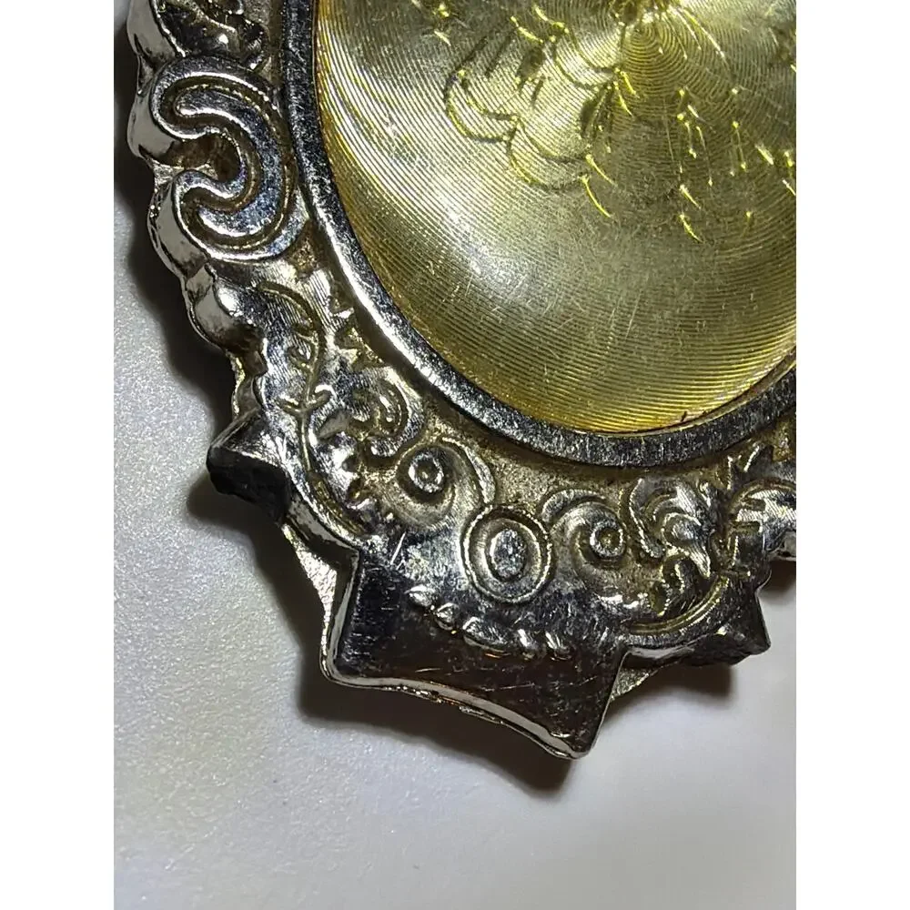 Vintage Style Oval Pendant Princess Stars Gold Tone Ornate Silver Charm Belle ?